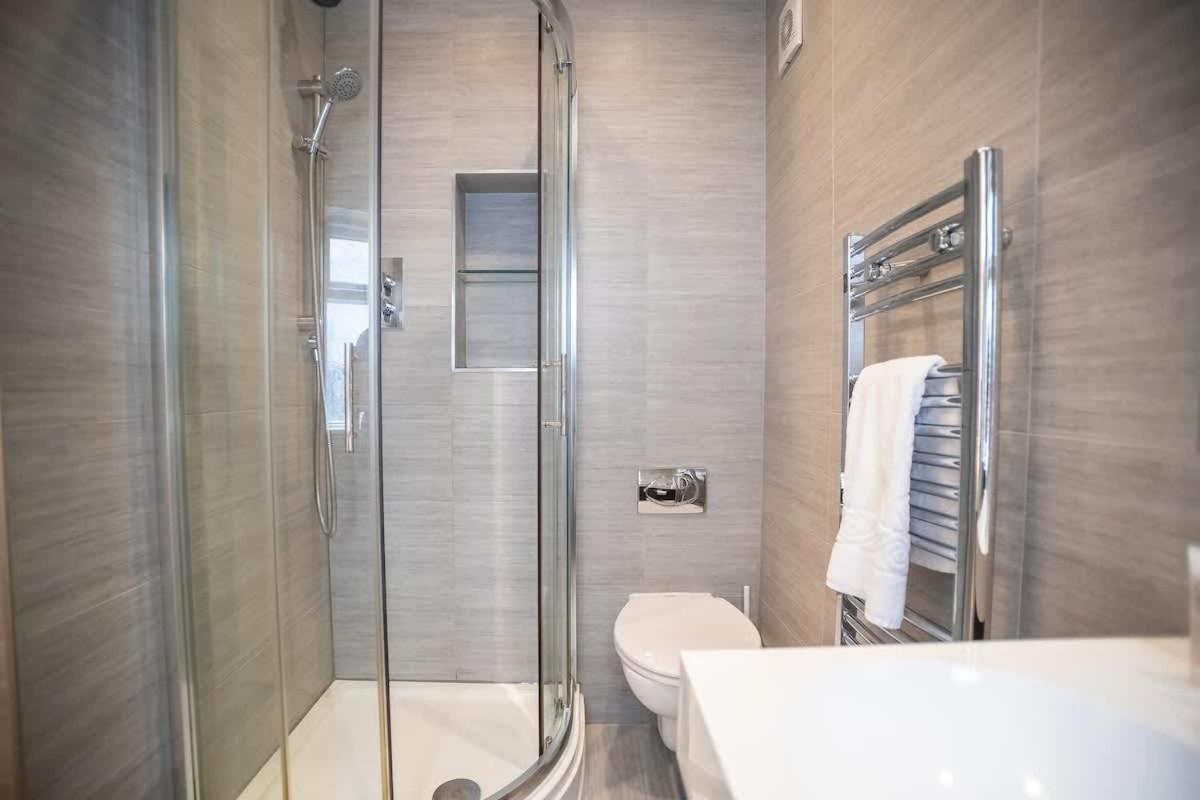 Three-bedroom Flat Near Street Art * Londra