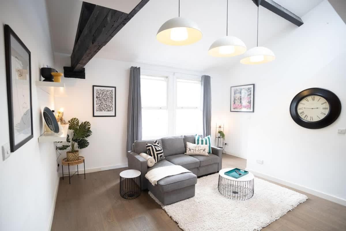 Three-bedroom Flat Near Street Art * Londra